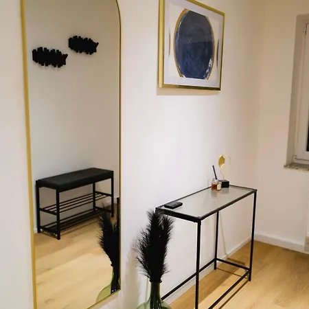 Spacious Family Apartment, Free Parking, 6 Guests דירה לנדשט