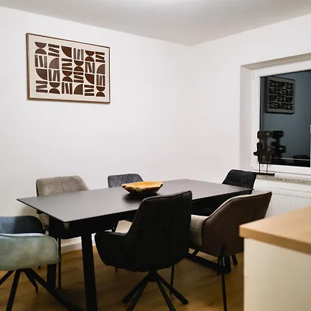 Spacious Family Apartment, Free Parking, 6 Guests *