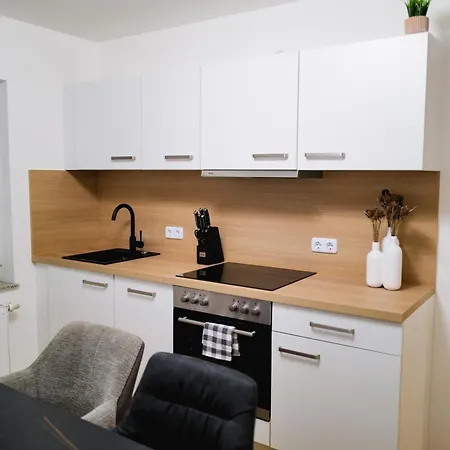 דירה Spacious Family Apartment, Free Parking, 6 Guests לנדשט