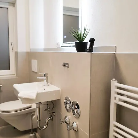 Spacious Family Apartment, Free Parking, 6 Guests Апартаменты Ландсхут